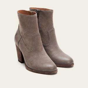 FRYE WOMEN'S ESSA BOOTIE NUBUCK LEATHER ANKLE BOOT WITH BOX DARK ASH 6.5